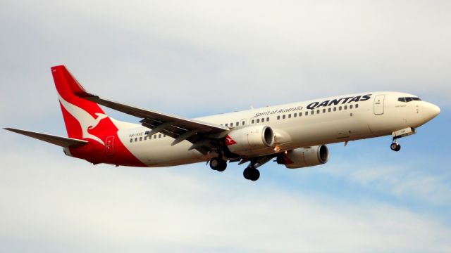 Boeing 737-800 (VH-VXE) - Final Approach to Runway 23