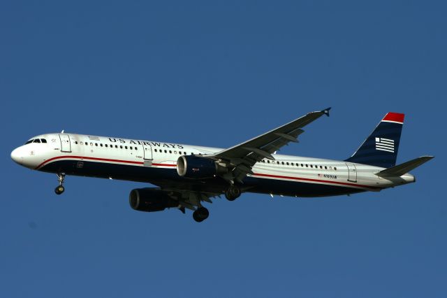 Airbus A321 (N169UW)