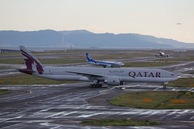 BOEING 777-300 (A7-BAG)