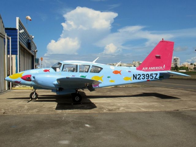 Piper Aztec (N2395Z)