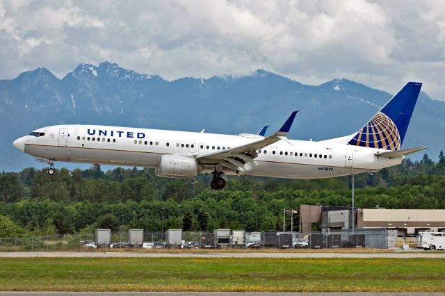 Boeing 737-900 (N63899)