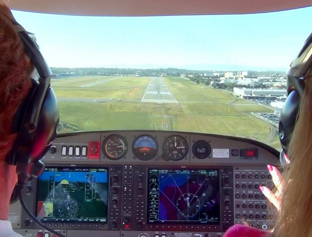 Diamond Star (N623DS) - Short Final,29R KTOA, Torrance Airport