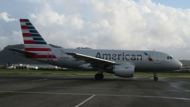 Airbus A319 (N725UW)