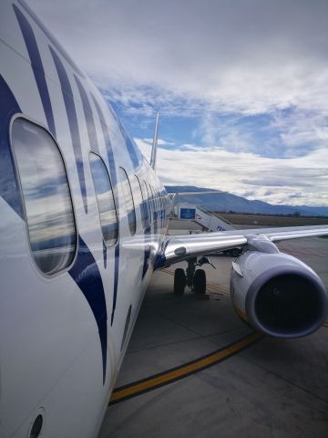 Boeing 737-700 — - Aeroporto San Francesco dAssisi  - Imbarco