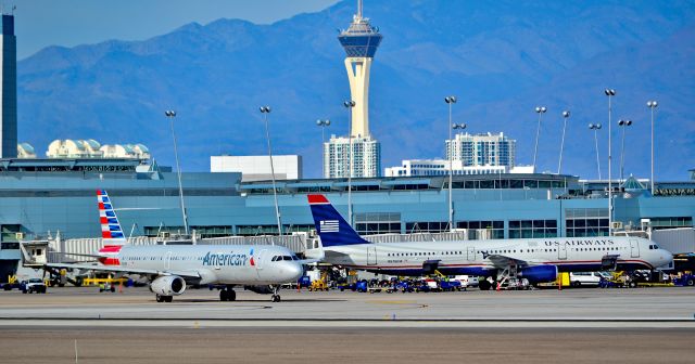 Airbus A321 — - N121AN American Airlines 2014  Airbus A321-231 serial 6238 -  N576UW American Airlines 2014 Airbus A321-231  cn 6027 - McCarran International Airport (LAS / KLAS)br /USA - Nevada December 5, 2015br /Photo: Tomás Del Coro