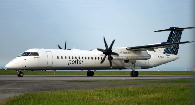 de Havilland Dash 8-400 (C-GKQD)