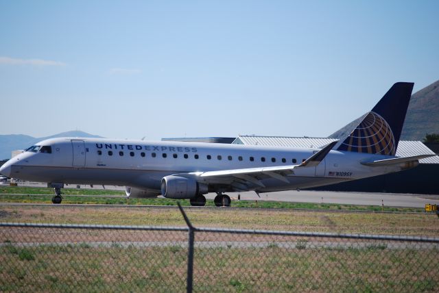 Embraer 175 (N109SY)