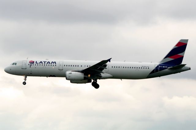 Airbus A321 (PT-MXG)