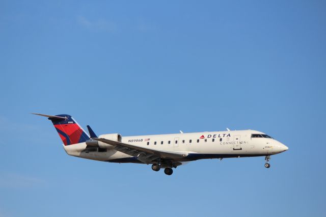 Canadair Regional Jet CRJ-200 (N8968B)