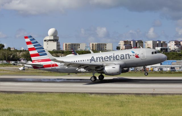 Airbus A319 (N9010R)