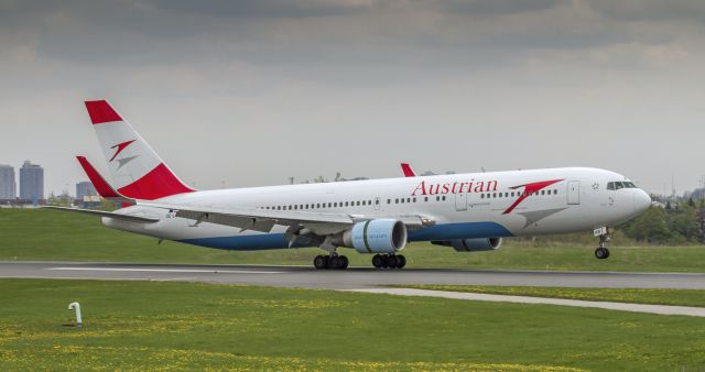 BOEING 767-300 (OE-LAW)