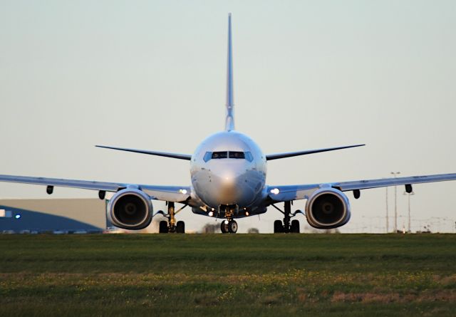 Boeing 737-800 (VH-VXU)