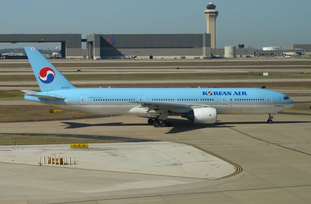 Boeing 777-200 (HL7714)
