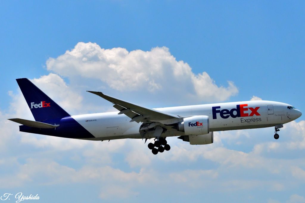 Boeing 777-200 (N863FD) - -