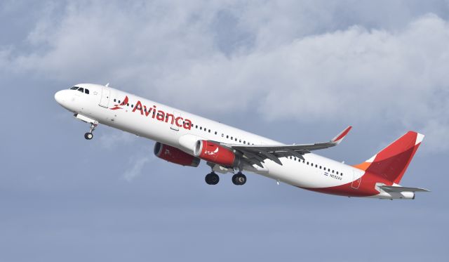Airbus A321 (N692AV) - Departing LAX