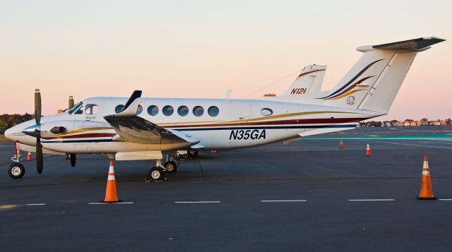 Beechcraft Super King Air 300 (N35GA) - King Air-Beechcraft Bonanza - 2nd ever upload ever of N35GA on FlightAware.Com !