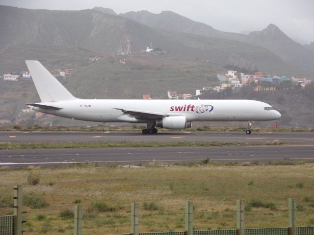 Boeing 757-200 (EC-NQJ)