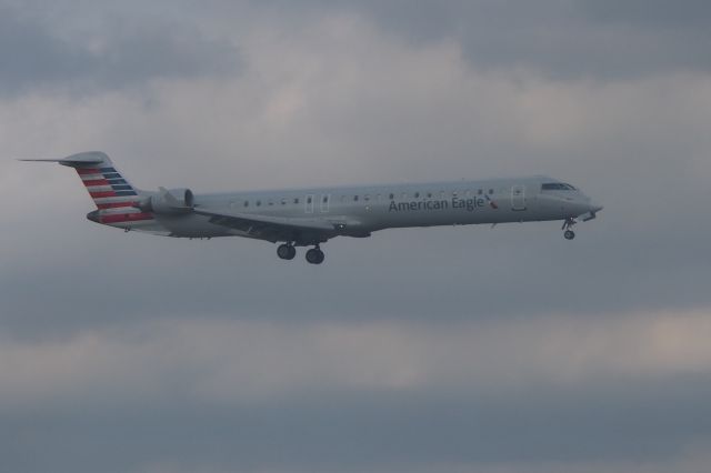 Canadair Regional Jet CRJ-200 (N907FJ)