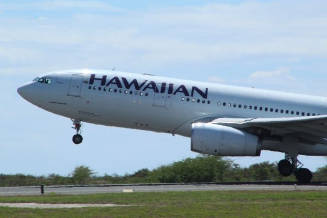 Airbus A330-200 (N384HA)