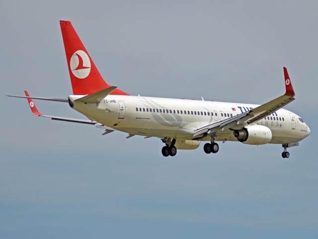 Boeing 737-700 — - Adnan Menderes Airport - 14L _ landing _ TC-JHB