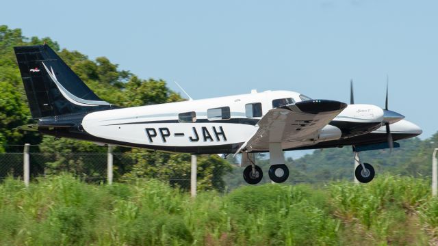 Piper Seneca (PP-JAH)