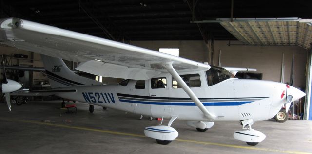 Cessna 206 Stationair (N5211V)