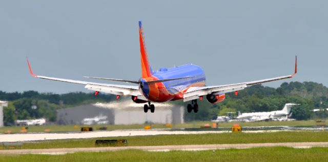 Boeing 737-800 (N8609A) - One of the very few SWA 737-800s without scimitars