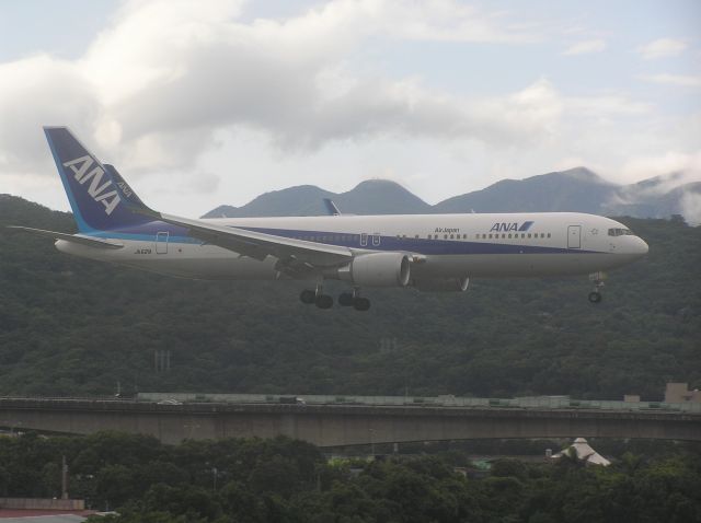 BOEING 767-300 (JA621A)
