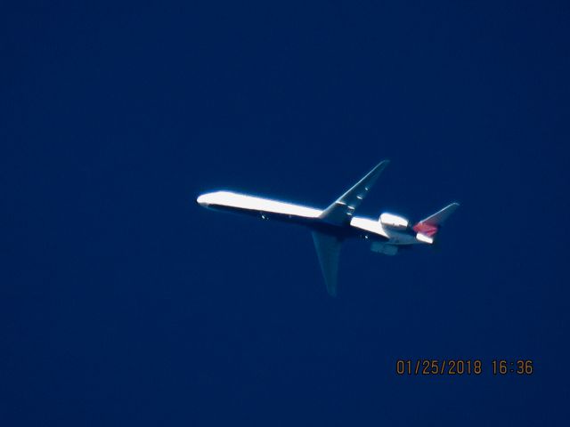 McDonnell Douglas MD-88 (N989DL)