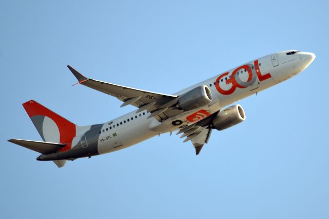 Boeing 737-700 (PS-GPC)