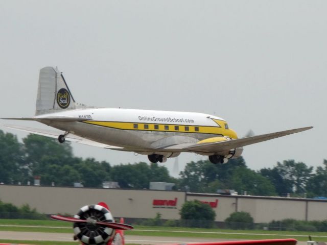 Douglas DC-3 (N143D)