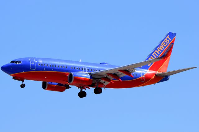 Boeing 737-700 (N551WN)