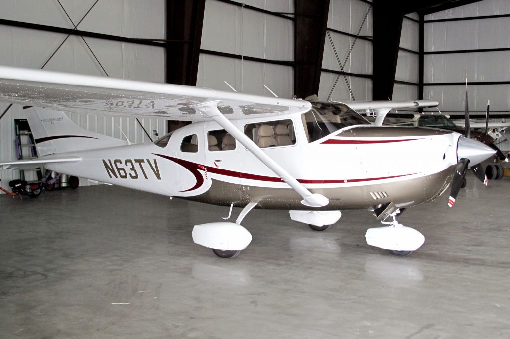Cessna 206 Stationair (N63TV) - Great airport - friendly people!