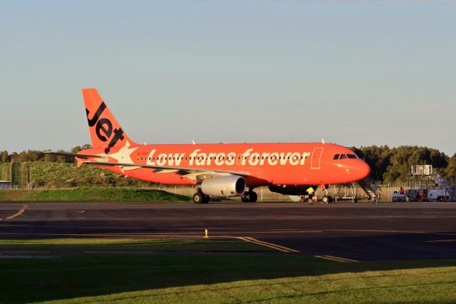 Airbus A320 (VH-VGF)