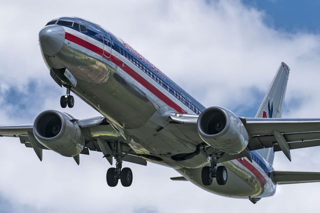 Boeing 737-800 (N864NN)