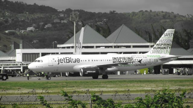 Airbus A320 (N598JB)