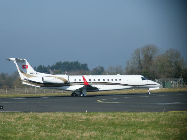 Embraer ERJ-135 (HB-JED) - HB-JED EMB ERJ 135BJ LEGACY  SEEN HERE ON 03/03/2011 DEP TO CYYT THEN ONTO CYGK