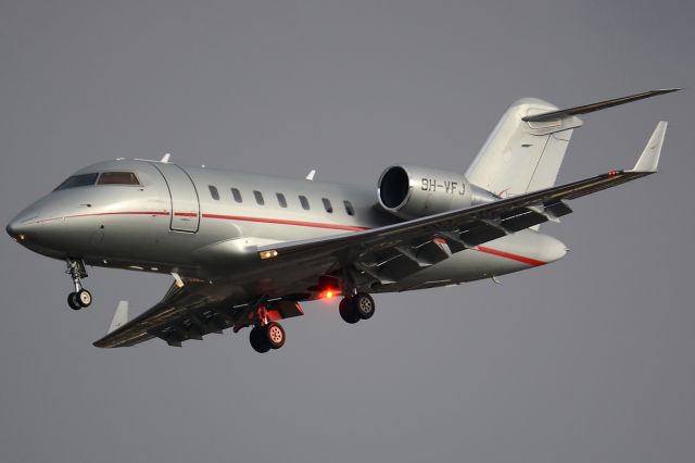 Canadair Challenger (9H-VFJ)