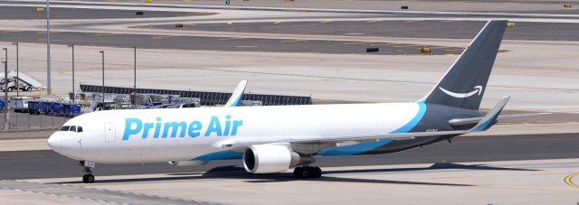 BOEING 767-300 (N337AZ) - phoenix sky harbor international airport 20JUN20