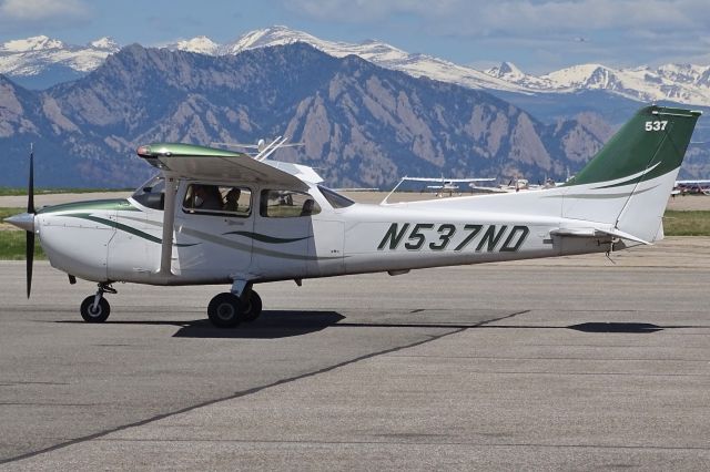 Cessna Skyhawk (N537ND)