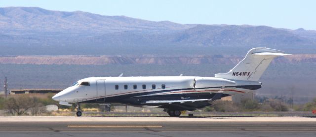 Bombardier Challenger 300 (N541FX)