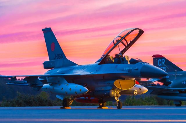 J066 — - Orange Jumper with a beautifull sunset at the Nationaal Militair Museum Soesterberg.