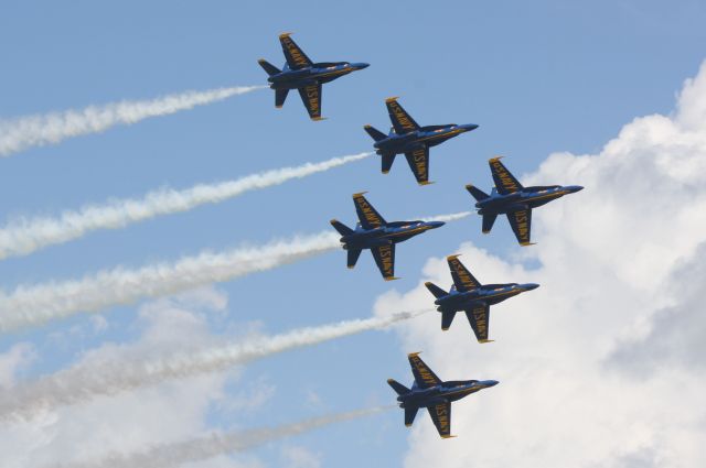 McDonnell Douglas FA-18 Hornet (B-LUE) - Blue Angels at the 2012 Florida International Airshow