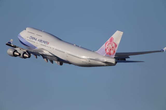 Boeing 747-400 (B-18210)