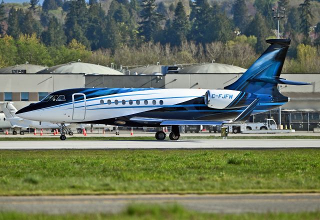 Dassault Falcon 2000 (C-FJFW)