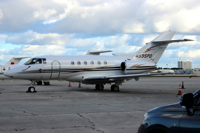 Hawker 800 (N595PD) - Parked on the Signature Aviation ramp on 9-Jan-17 two days before departing for KEDE.