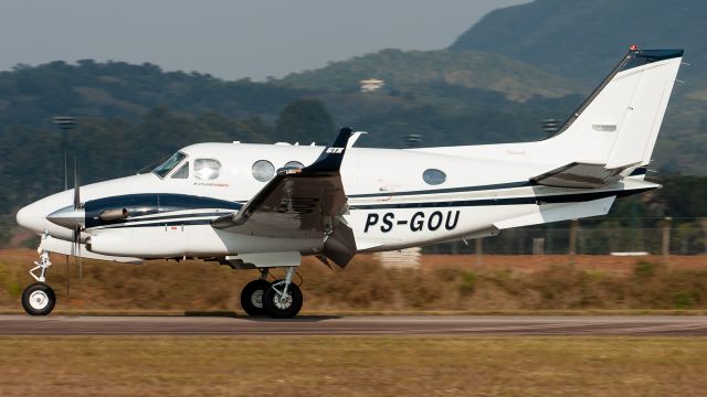 Beechcraft King Air 90 (PS-GOU)