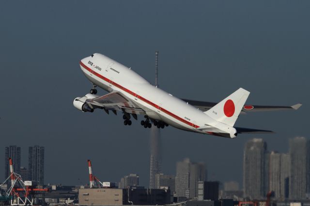 Boeing 747-400 (20-1102)