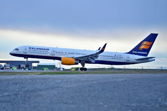 Boeing 757-200 (TF-FIA)