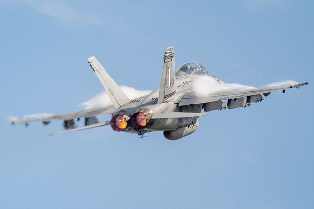 McDonnell Douglas FA-18 Hornet (16-6812)